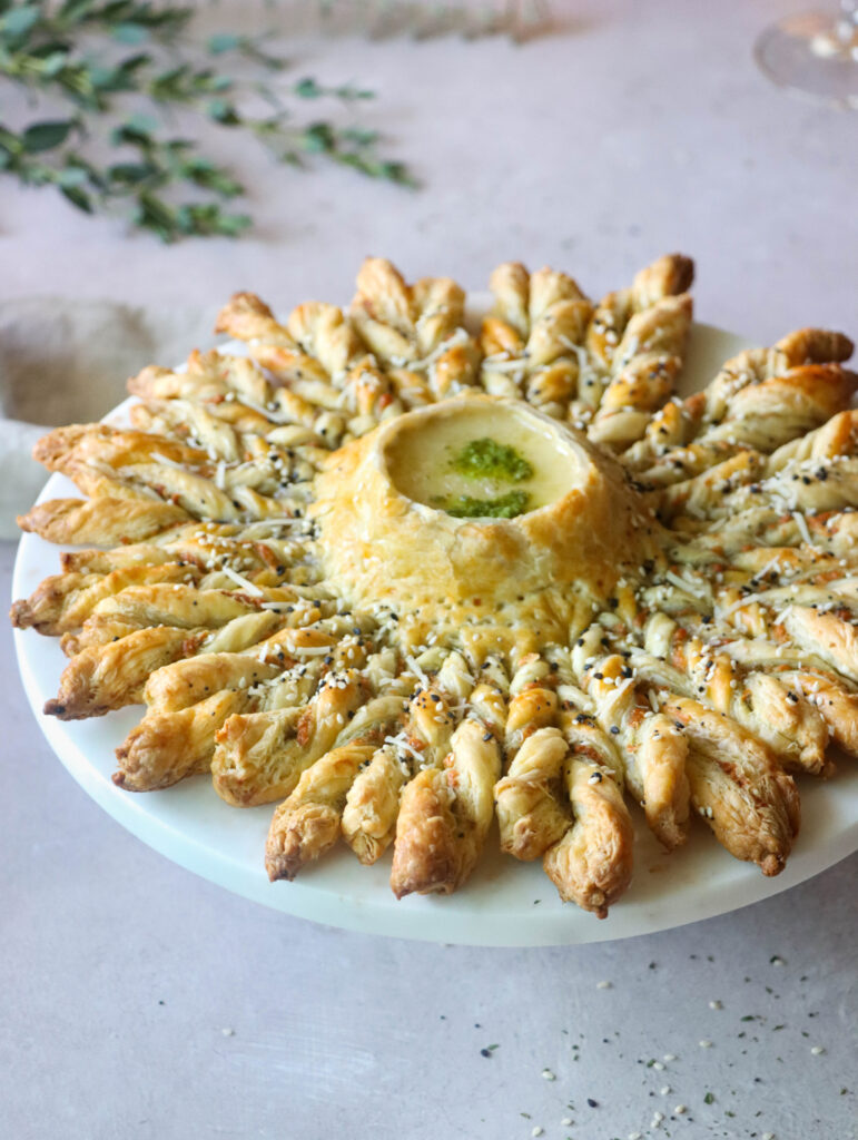 Pesto Baked Brie Snowflake